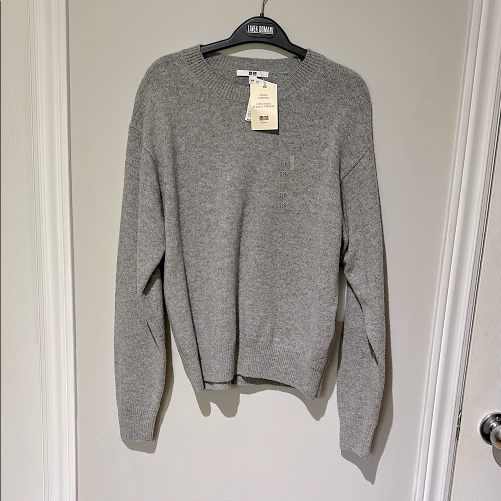 Uniqlo Gray Lambswool Sweater